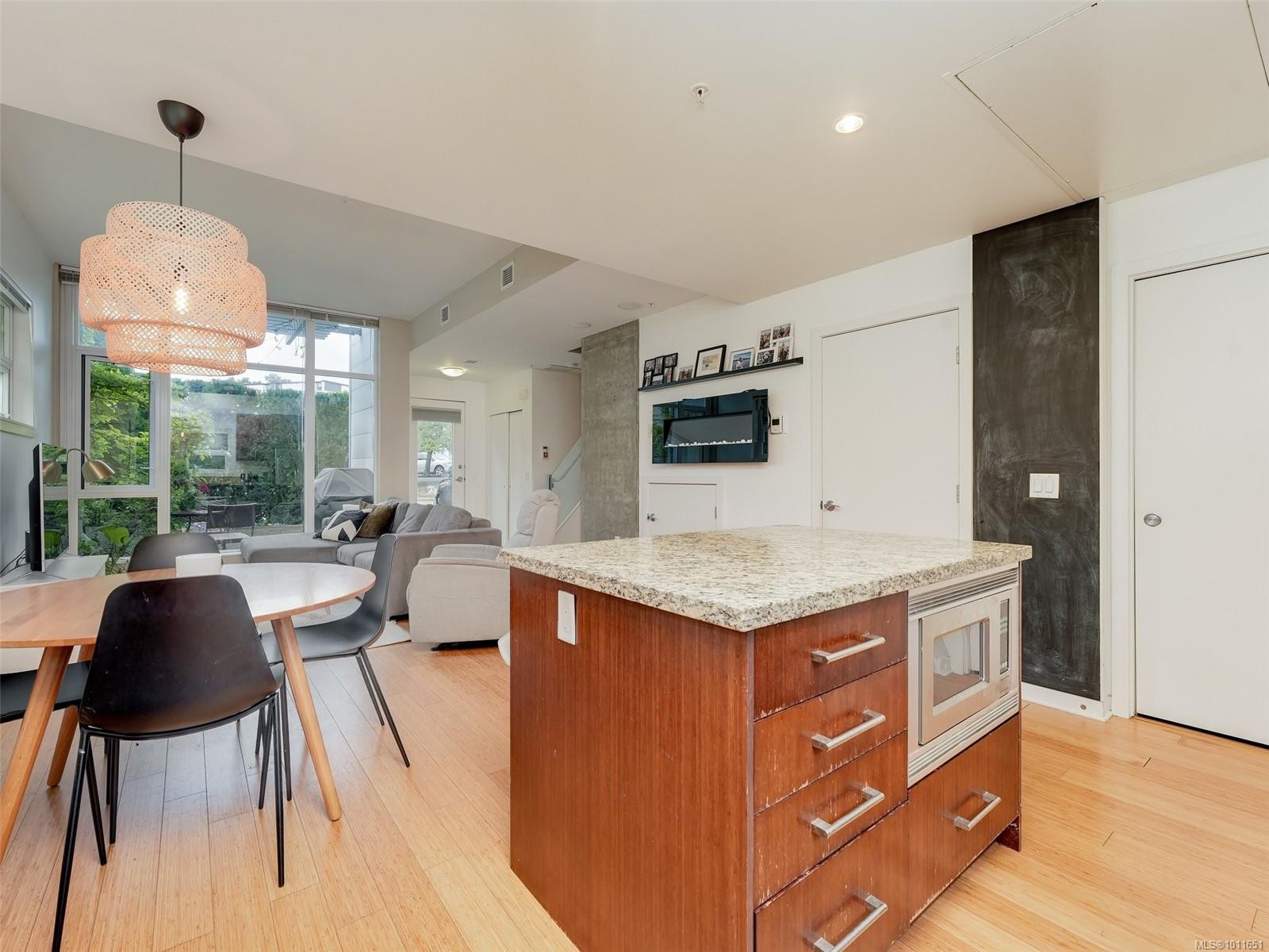 









379


TYEE

Rd, 101,
Victoria,




BC
V9A 0B4


