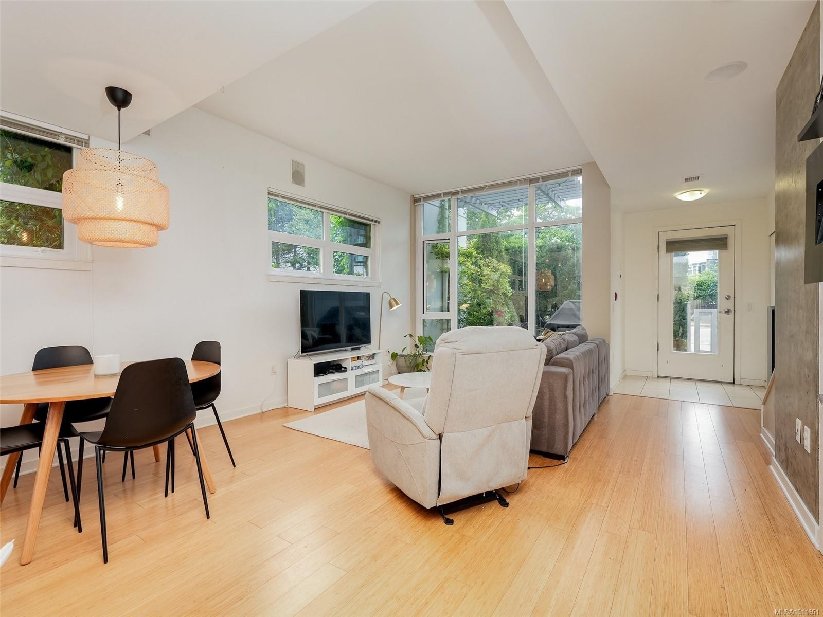 









379


TYEE

Rd, 101,
Victoria,




BC
V9A 0B4

