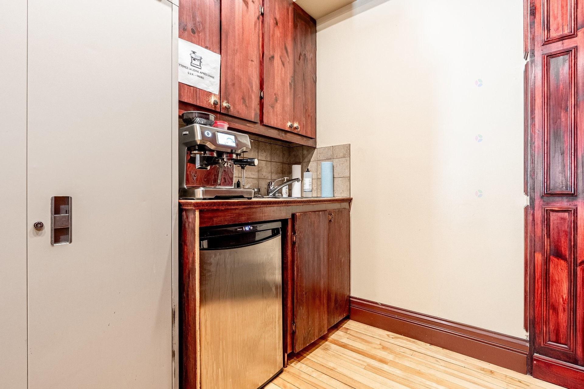









1340


Rue King O.

,
Sherbrooke (Les Nations),




QC
J1J2B6

