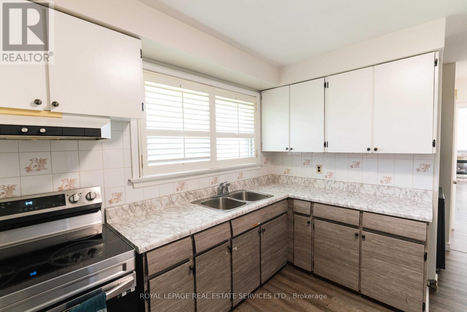 












365 SANDHURST DRIVE

,
Oakville,




Ontario
L6L4L1

