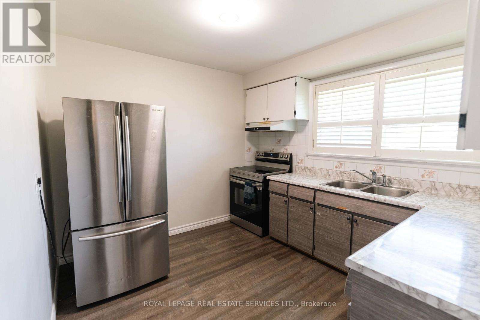 












365 SANDHURST DRIVE

,
Oakville,




Ontario
L6L4L1

