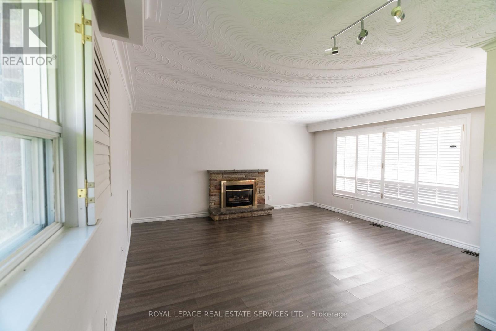 












365 SANDHURST DRIVE

,
Oakville,




Ontario
L6L4L1


