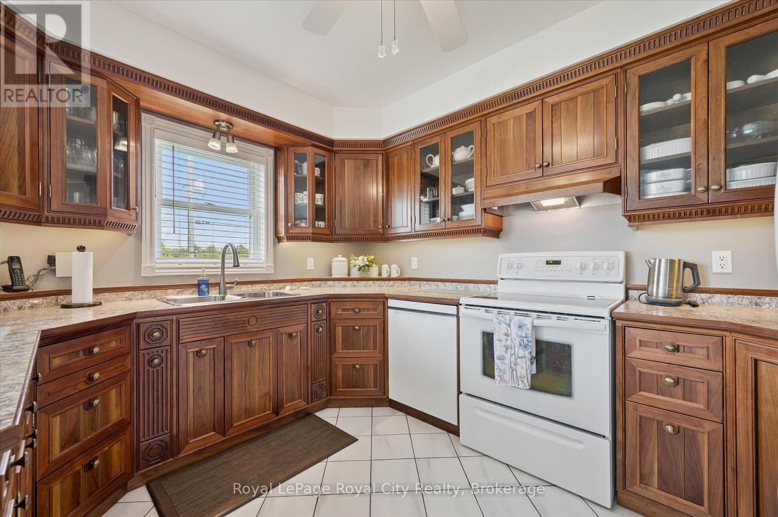 












8411 ERAMOSA/MILTON TOWNLINE

,
Guelph/Eramosa,




Ontario
N0B2K0

