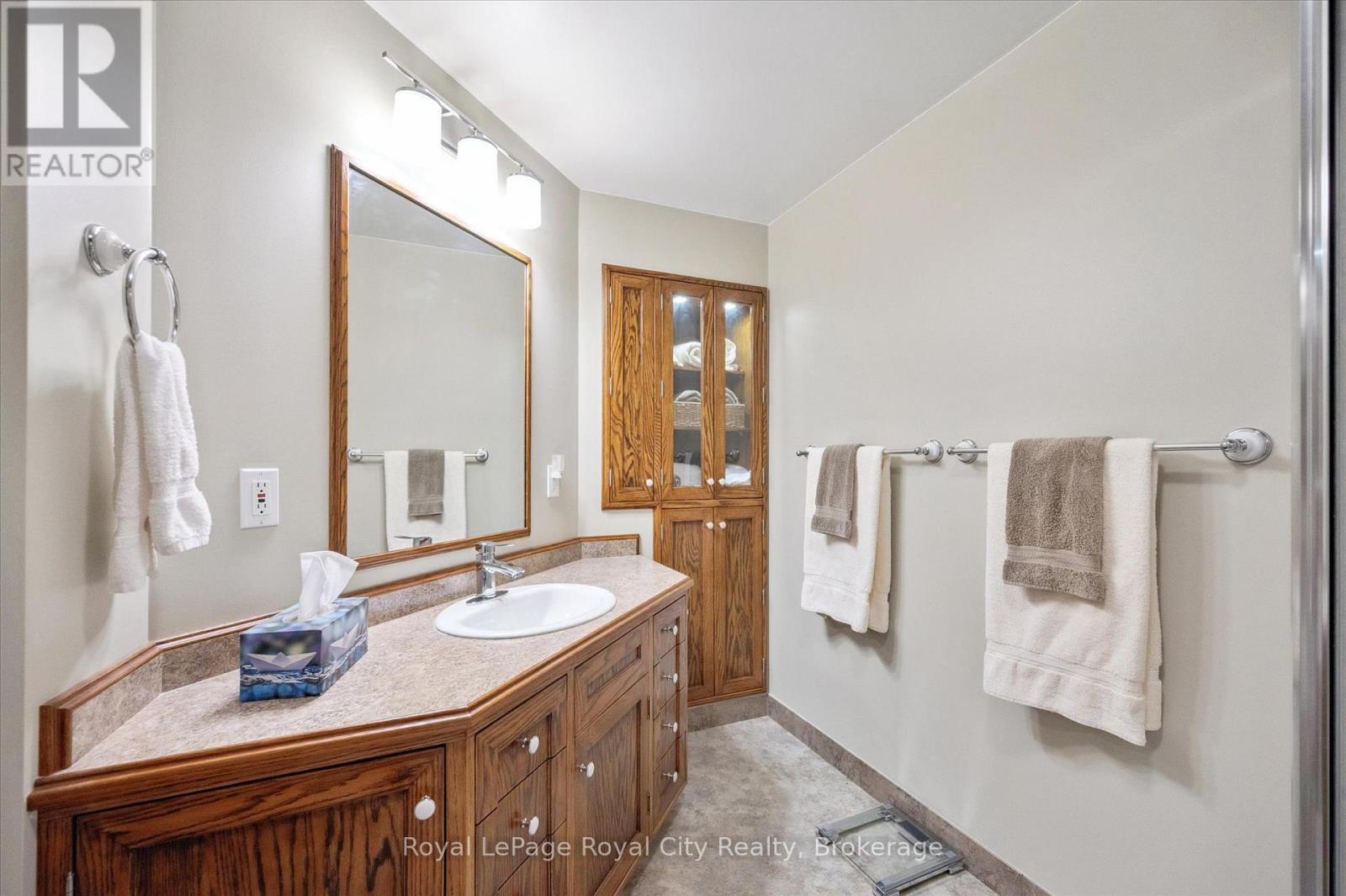 












8411 ERAMOSA/MILTON TOWNLINE

,
Guelph/Eramosa,




Ontario
N0B2K0

