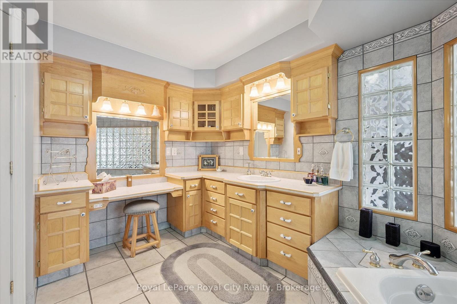 












8411 ERAMOSA/MILTON TOWNLINE

,
Guelph/Eramosa,




Ontario
N0B2K0

