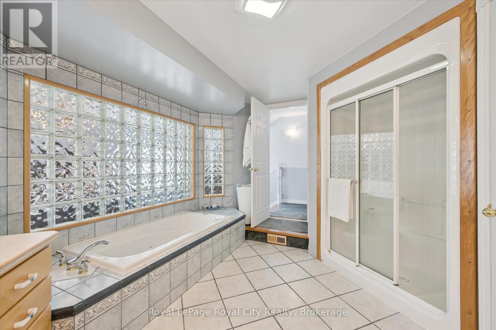 












8411 ERAMOSA/MILTON TOWNLINE

,
Guelph/Eramosa,




Ontario
N0B2K0

