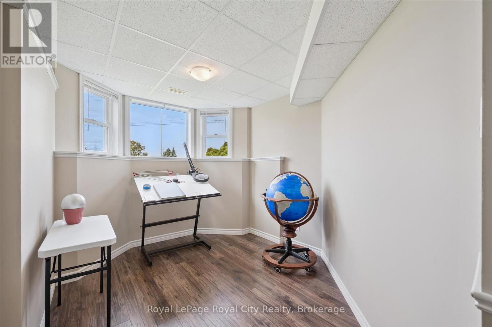 












8411 ERAMOSA/MILTON TOWNLINE

,
Guelph/Eramosa,




Ontario
N0B2K0

