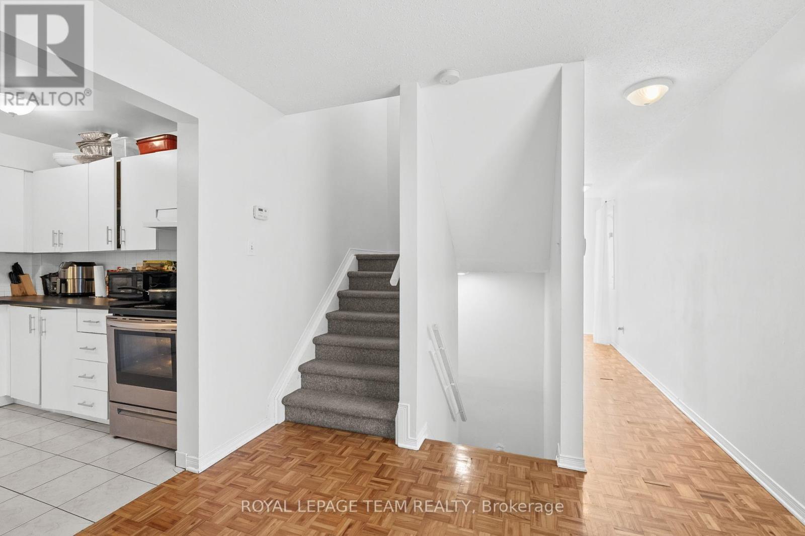 












1991 BANFF AVENUE

,
Ottawa,




Ontario
K1V7X6

