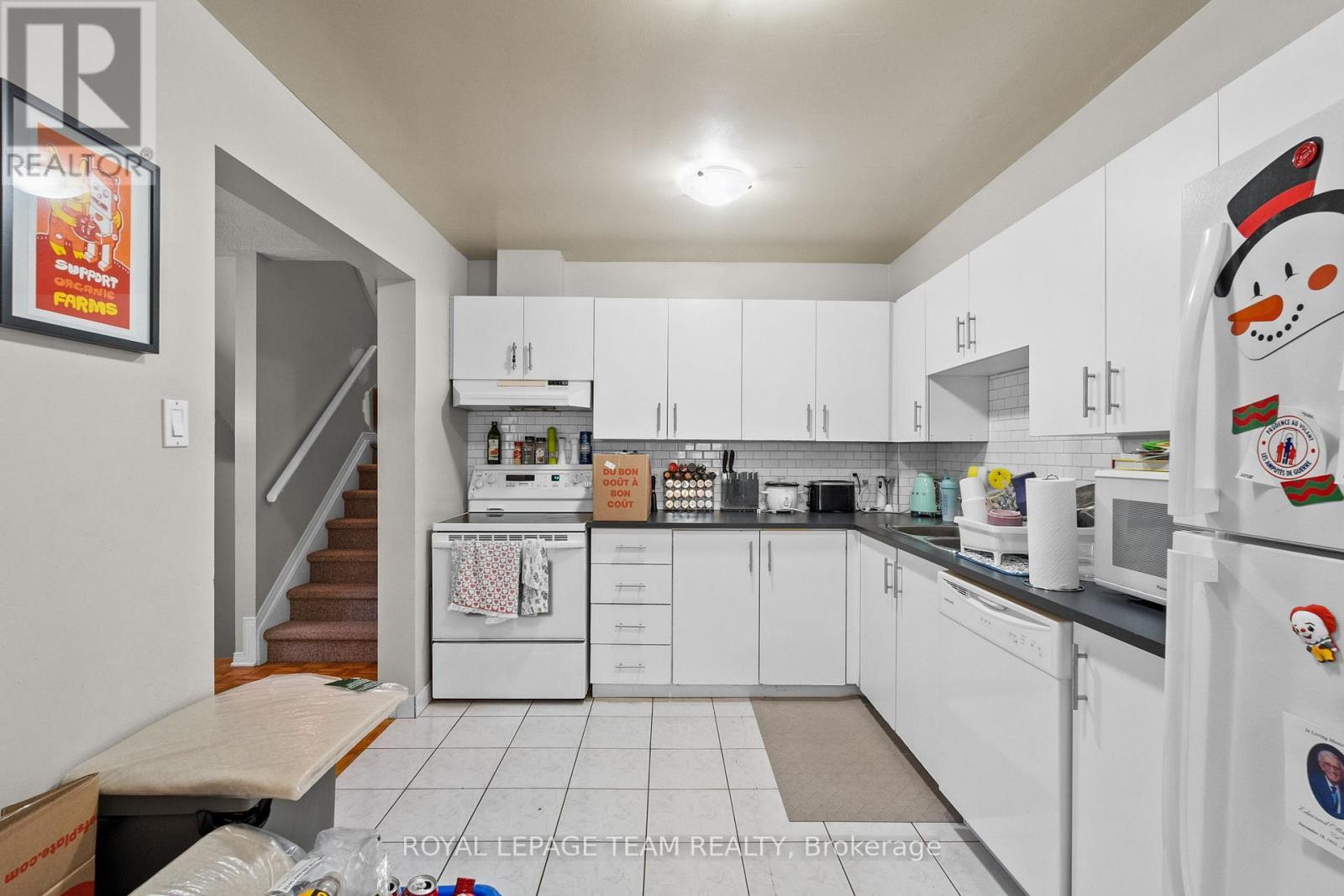 












1991 BANFF AVENUE

,
Ottawa,




Ontario
K1V7X6

