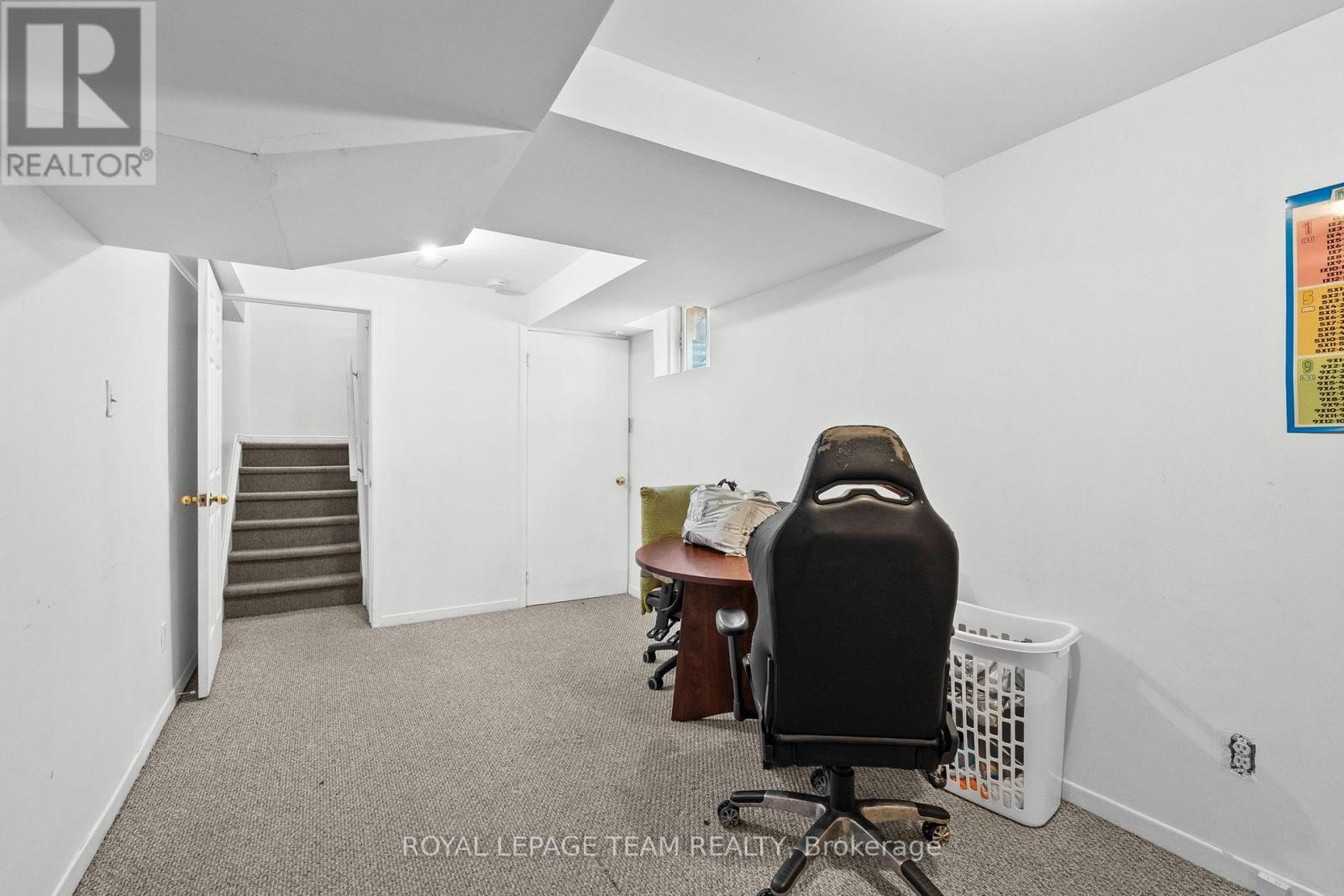 












1991 BANFF AVENUE

,
Ottawa,




Ontario
K1V7X6

