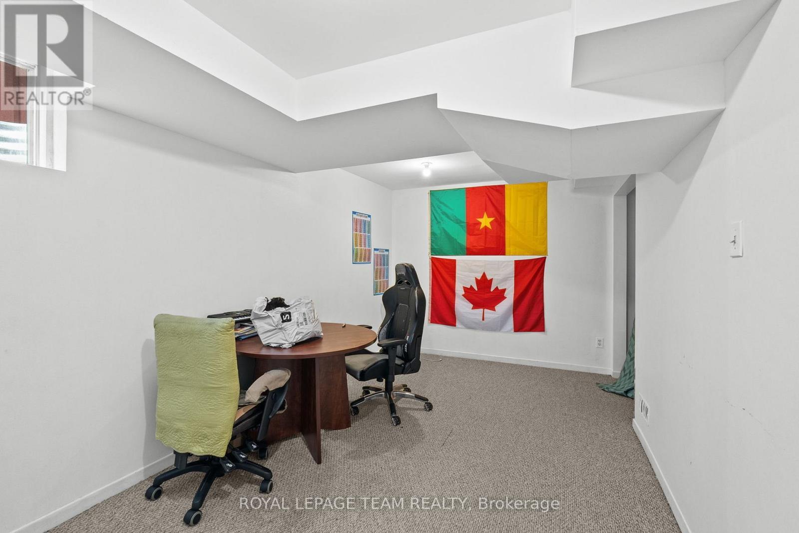 












1991 BANFF AVENUE

,
Ottawa,




Ontario
K1V7X6

