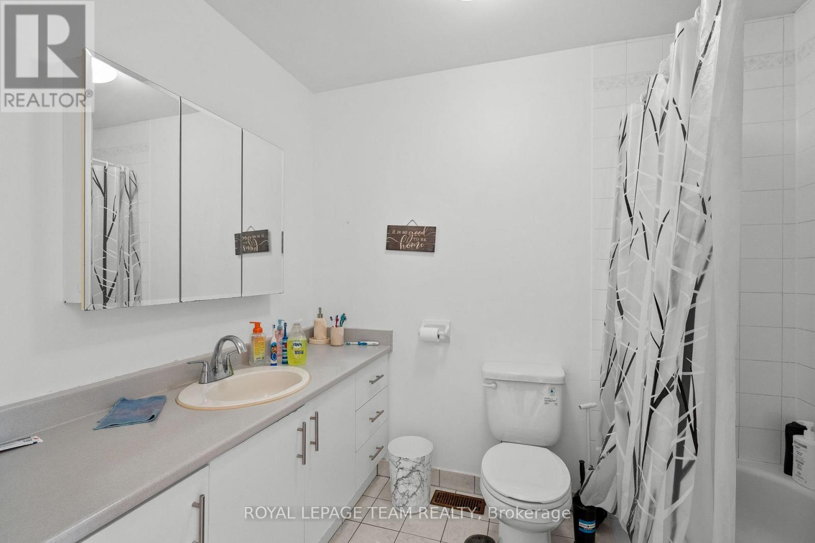 












1991 BANFF AVENUE

,
Ottawa,




Ontario
K1V7X6

