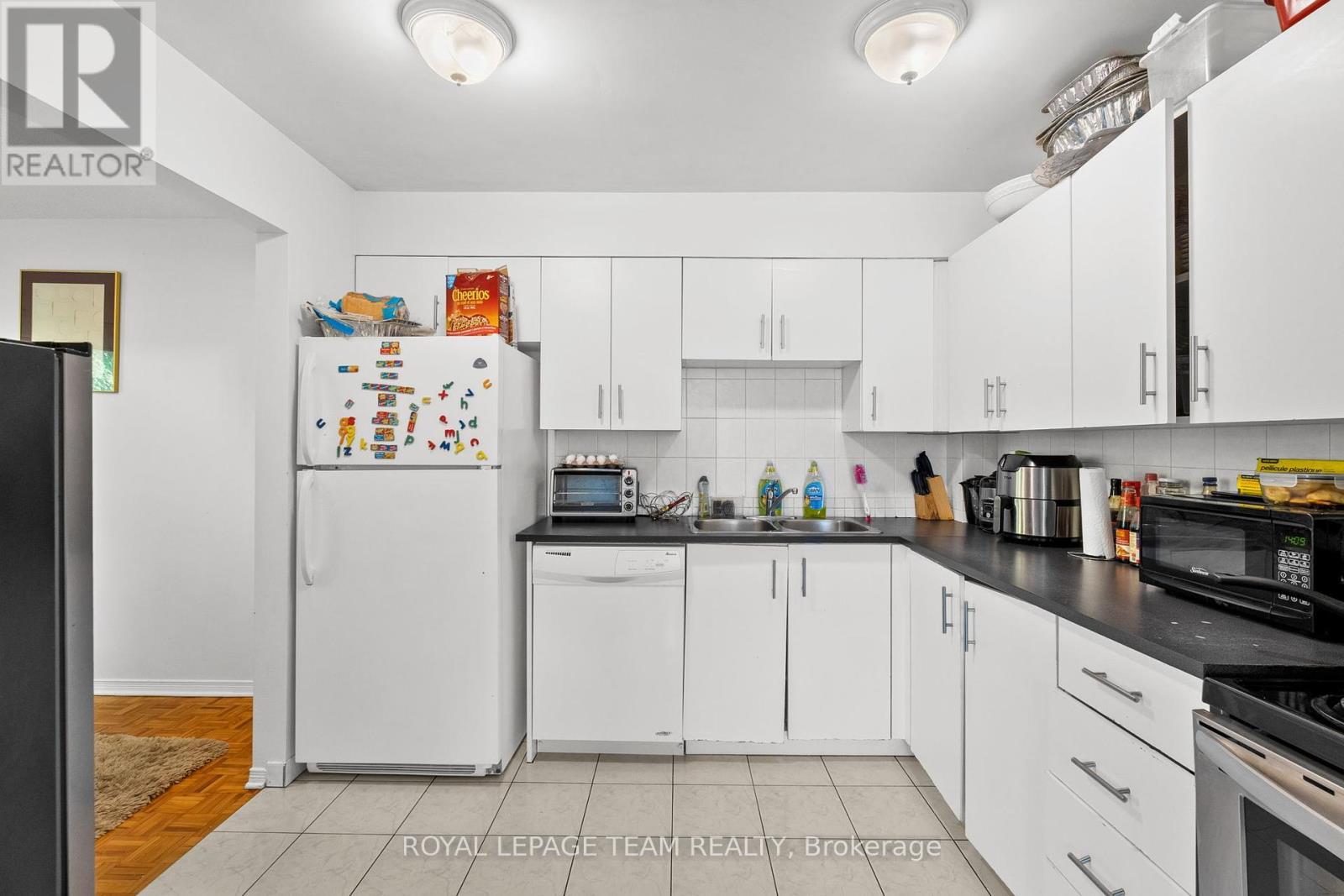 












1991 BANFF AVENUE

,
Ottawa,




Ontario
K1V7X6

