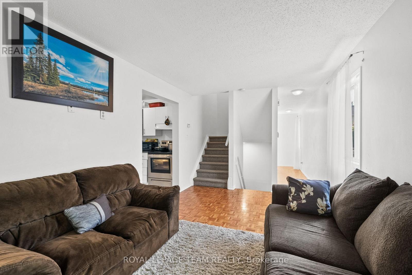 












1991 BANFF AVENUE

,
Ottawa,




Ontario
K1V7X6

