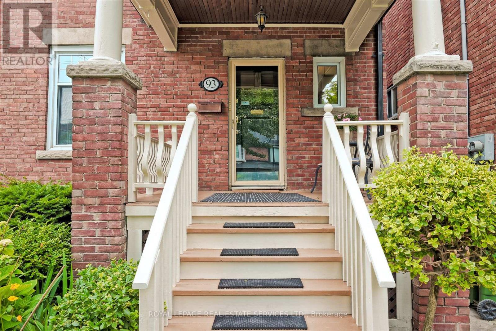 












93 MEDLAND CRESCENT

,
Toronto,




Ontario
M6P2N3

