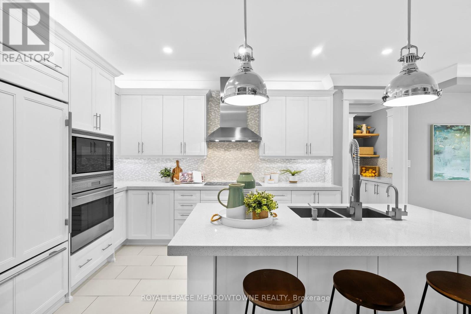 












729 WETTLAUFER TERRACE

,
Milton,




Ontario
L9T8M8

