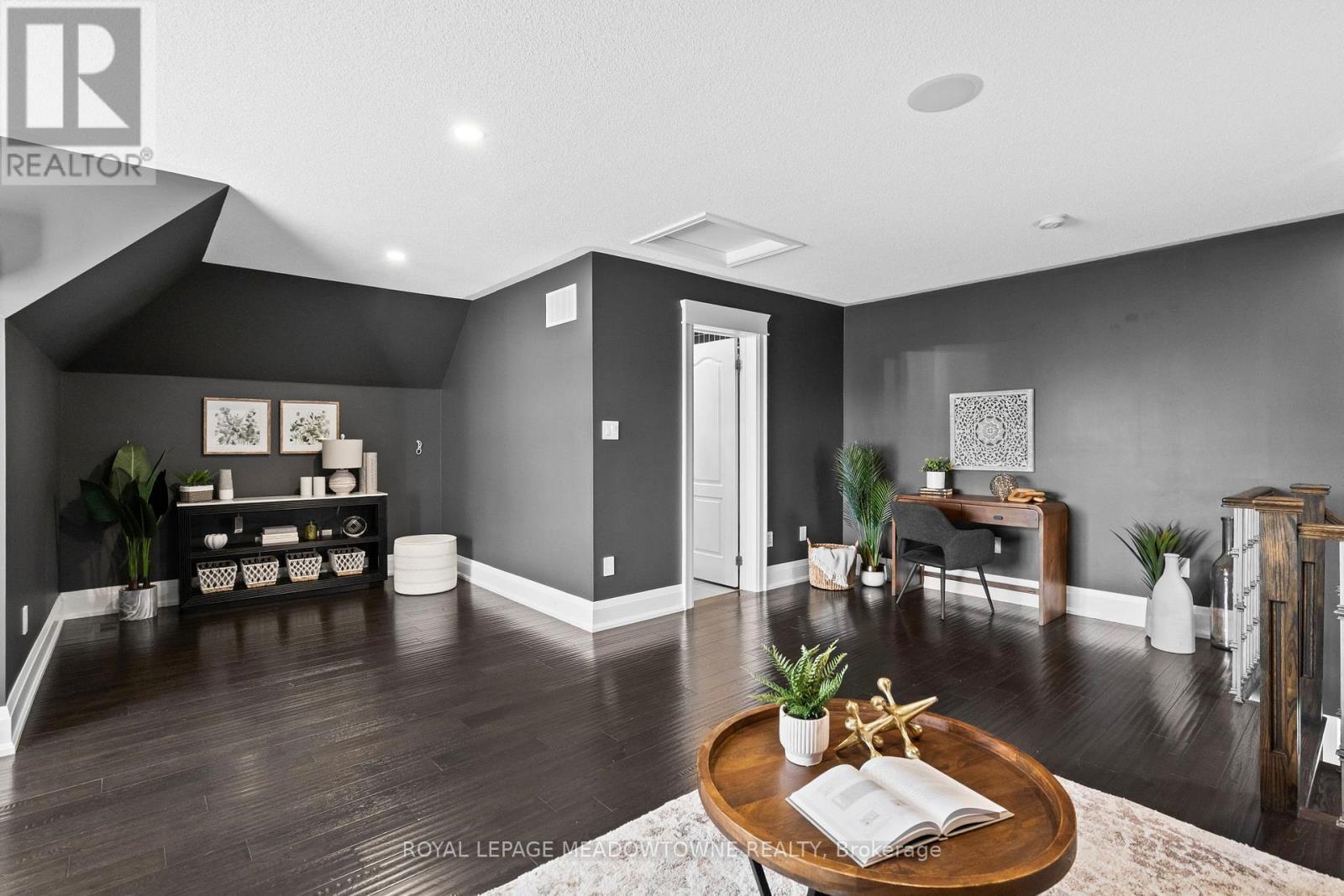 












729 WETTLAUFER TERRACE

,
Milton,




Ontario
L9T8M8

