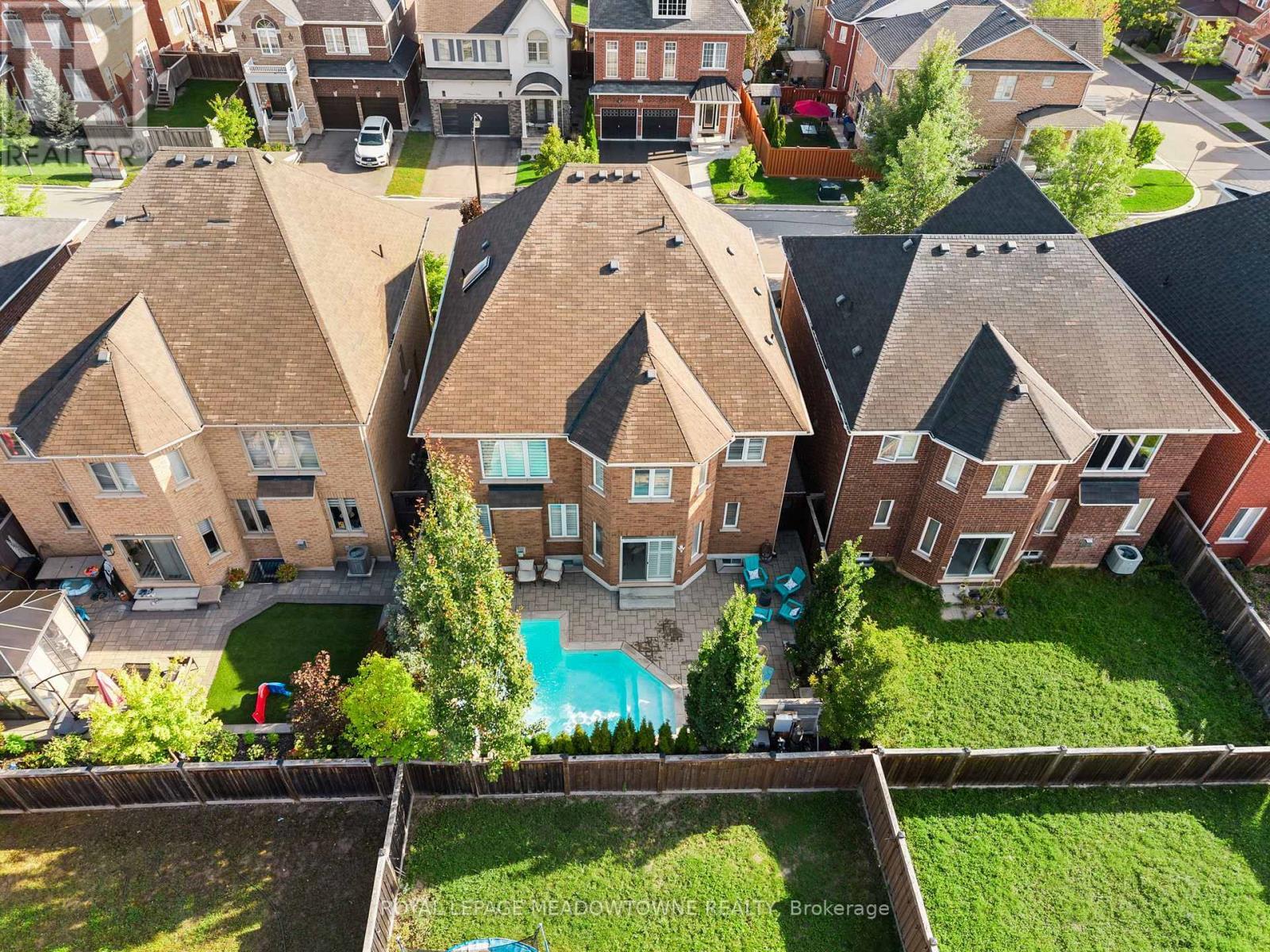 












729 WETTLAUFER TERRACE

,
Milton,




Ontario
L9T8M8

