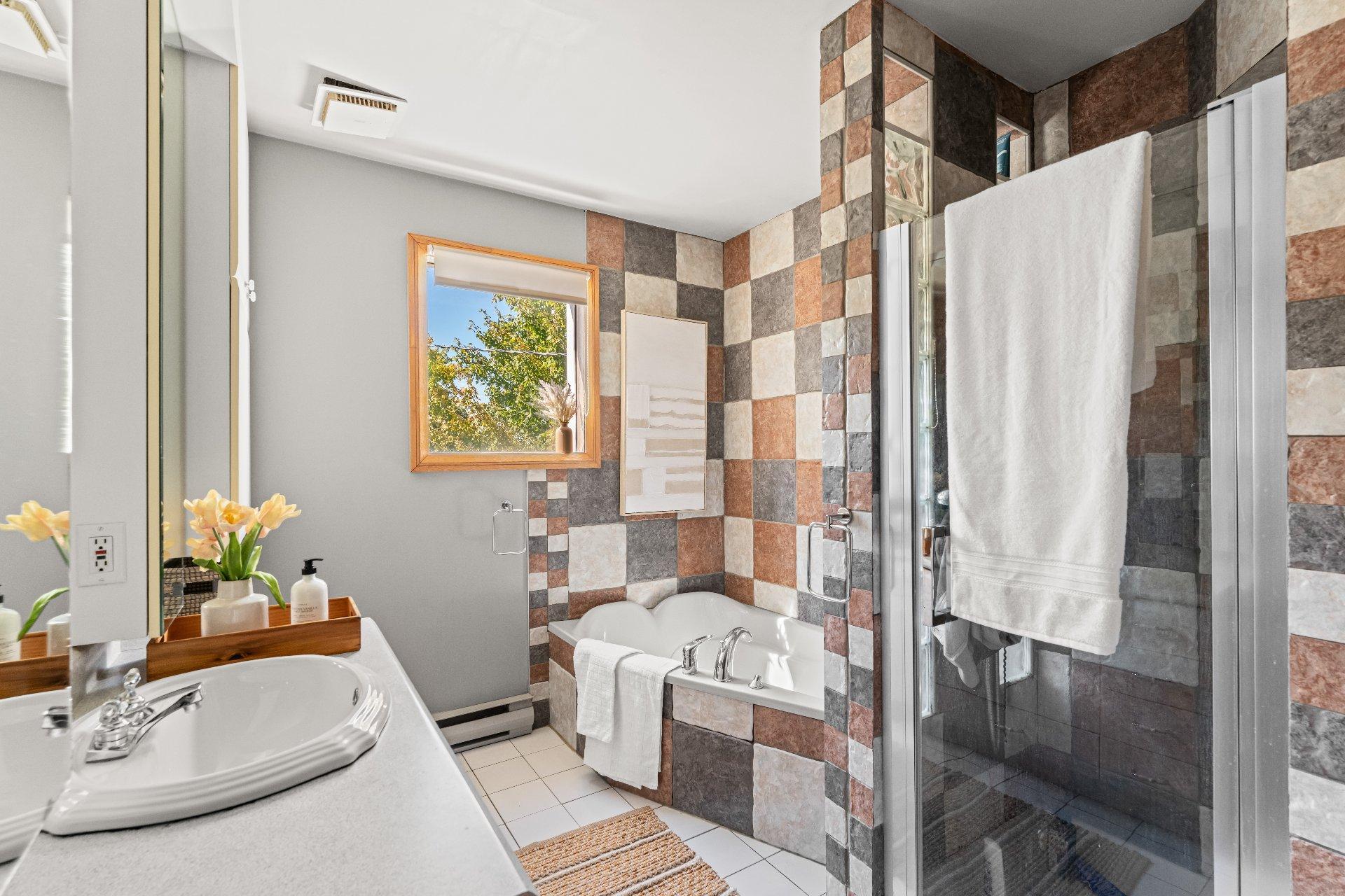 









1335


Rue Maurice-Duplessis

,
Sherbrooke (Les Nations),




QC
J1K2G8

