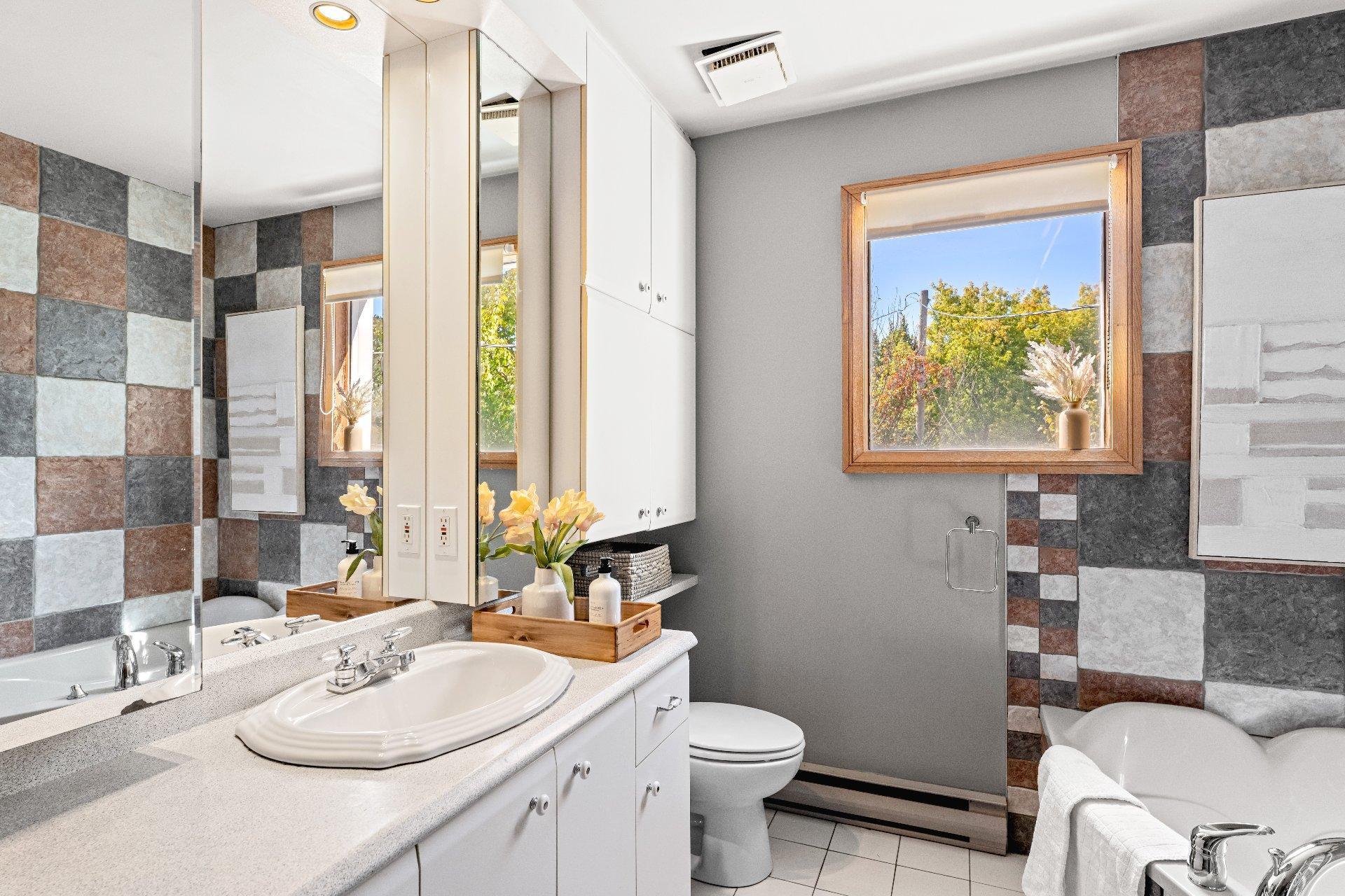 









1335


Rue Maurice-Duplessis

,
Sherbrooke (Les Nations),




QC
J1K2G8

