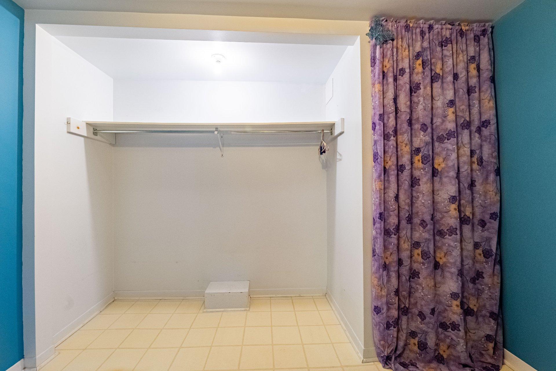 









575Z


Rue Poupart

,
La Prairie,




QC
J5R2V3


