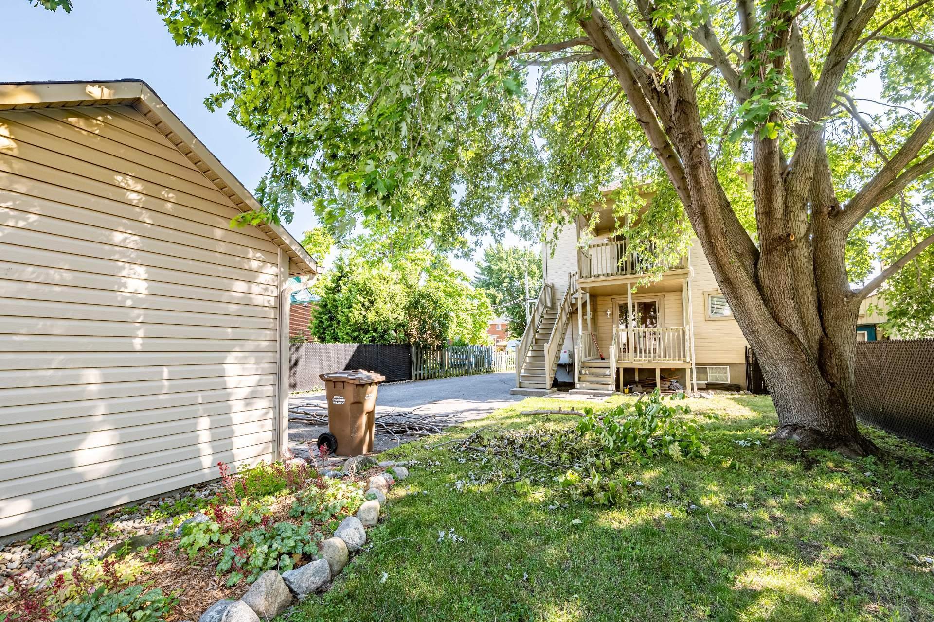 









575Z


Rue Poupart

,
La Prairie,




QC
J5R2V3


