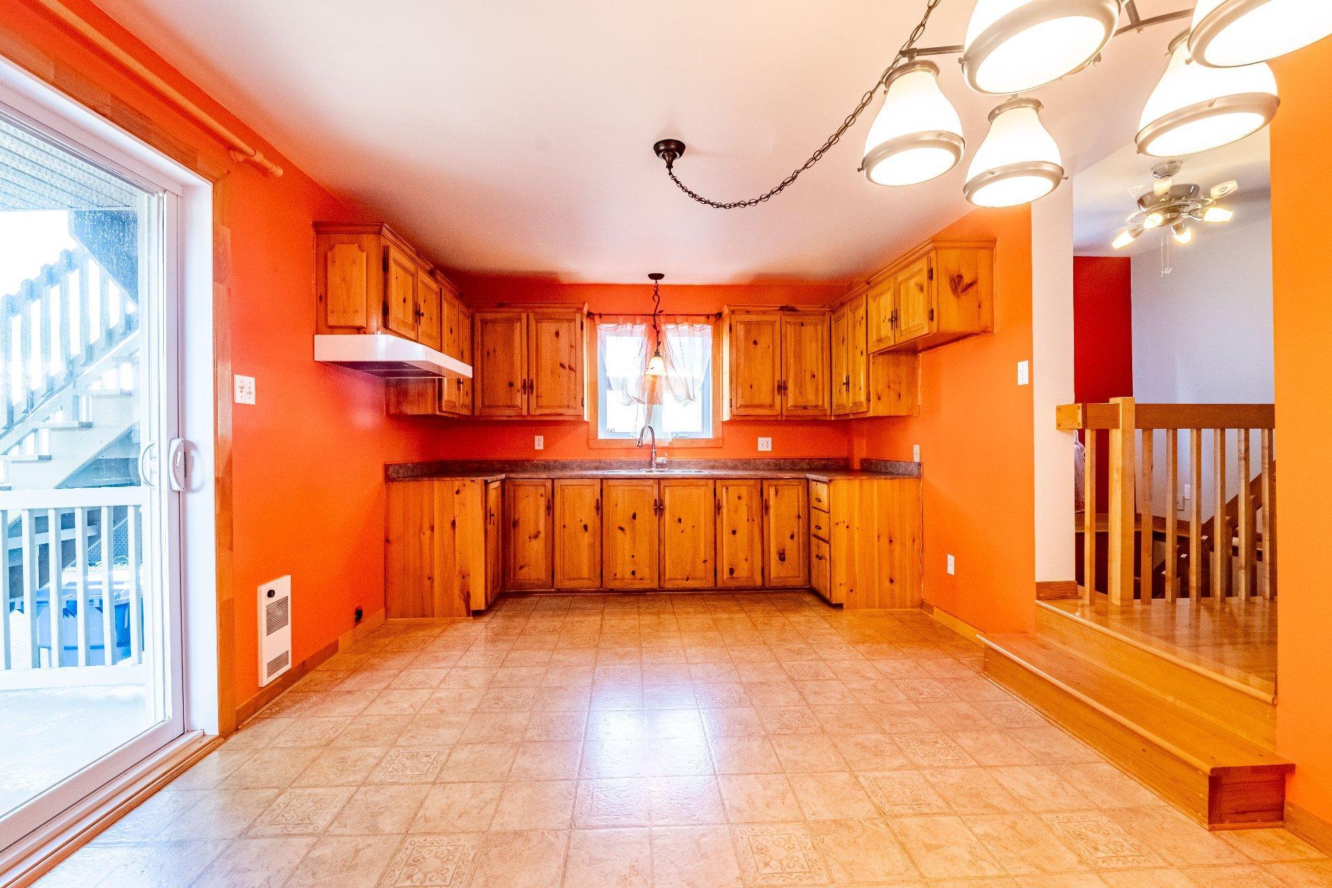 









575Z


Rue Poupart

,
La Prairie,




QC
J5R2V3


