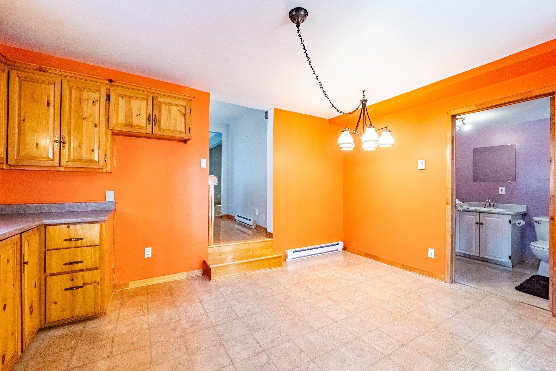 









575Z


Rue Poupart

,
La Prairie,




QC
J5R2V3

