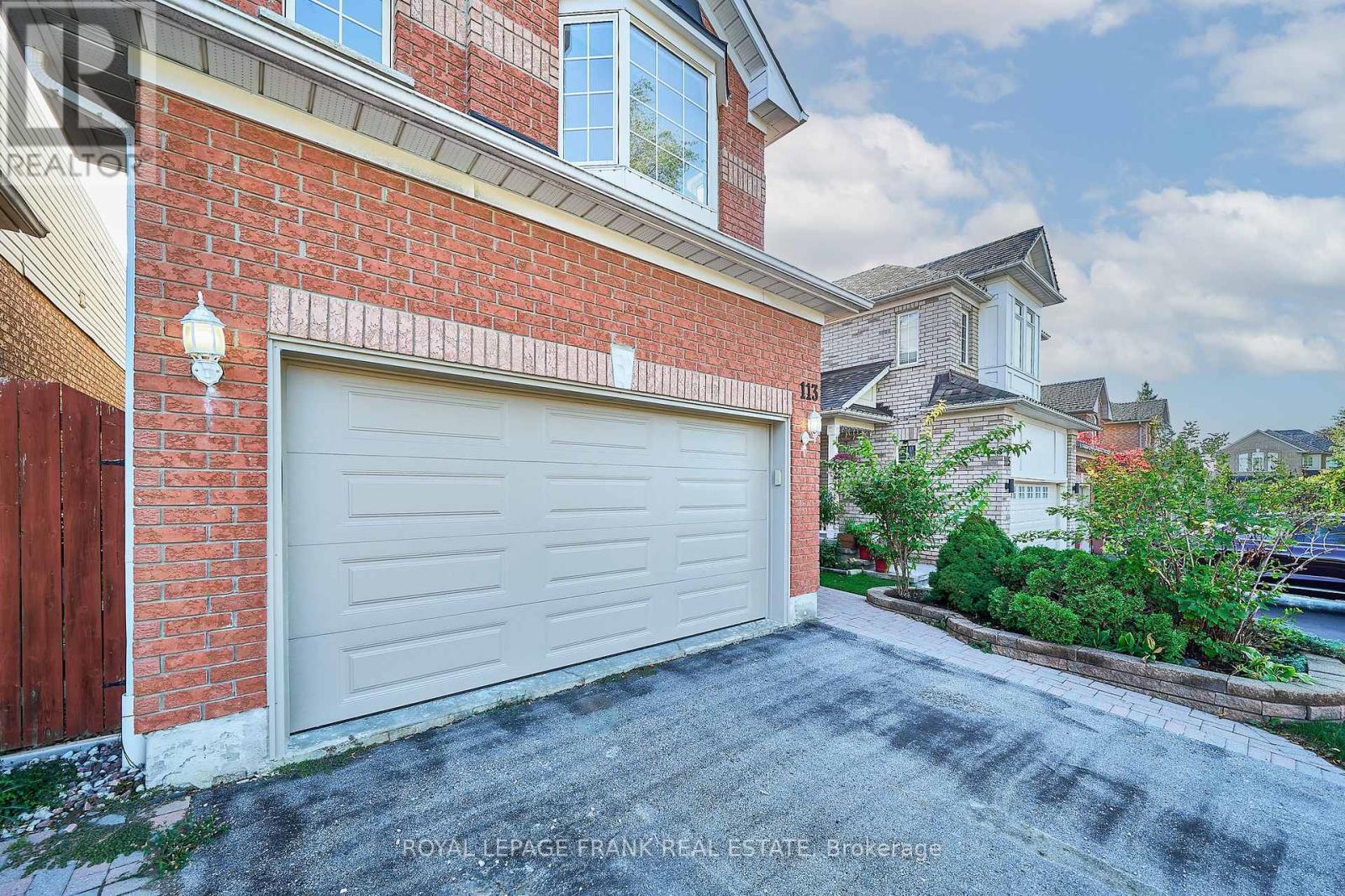 












113 BACH AVENUE

,
Whitby (Rolling Acres),




Ontario
L1R2P8

