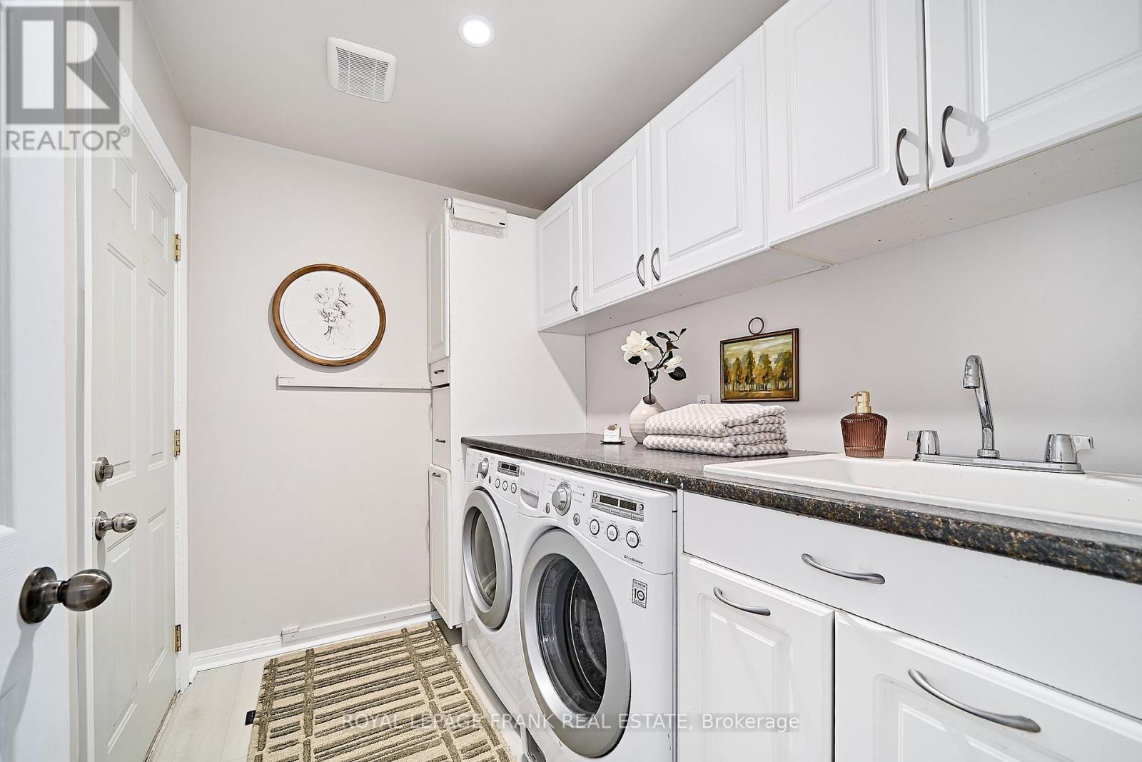












113 BACH AVENUE

,
Whitby (Rolling Acres),




Ontario
L1R2P8


