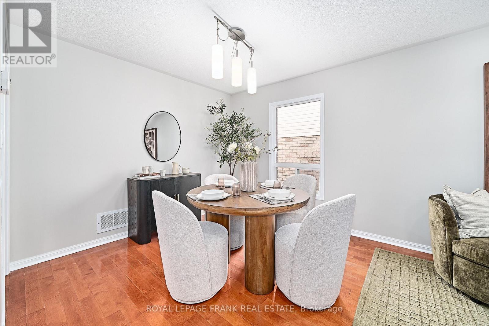 












113 BACH AVENUE

,
Whitby (Rolling Acres),




Ontario
L1R2P8

