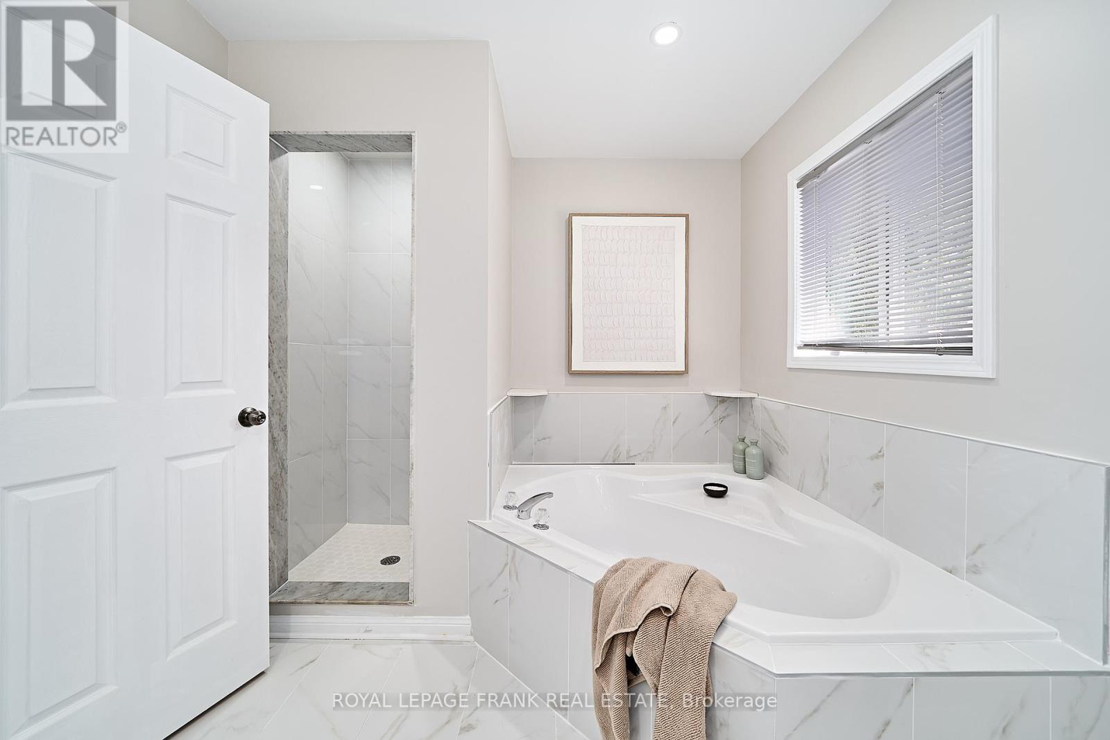 












113 BACH AVENUE

,
Whitby (Rolling Acres),




Ontario
L1R2P8

