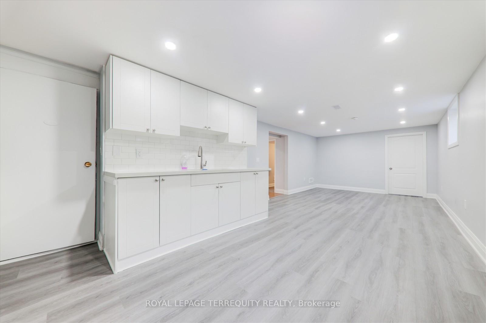 









171


Guelph

Street, Basement,
Oshawa,




ON
L1H 6J1

