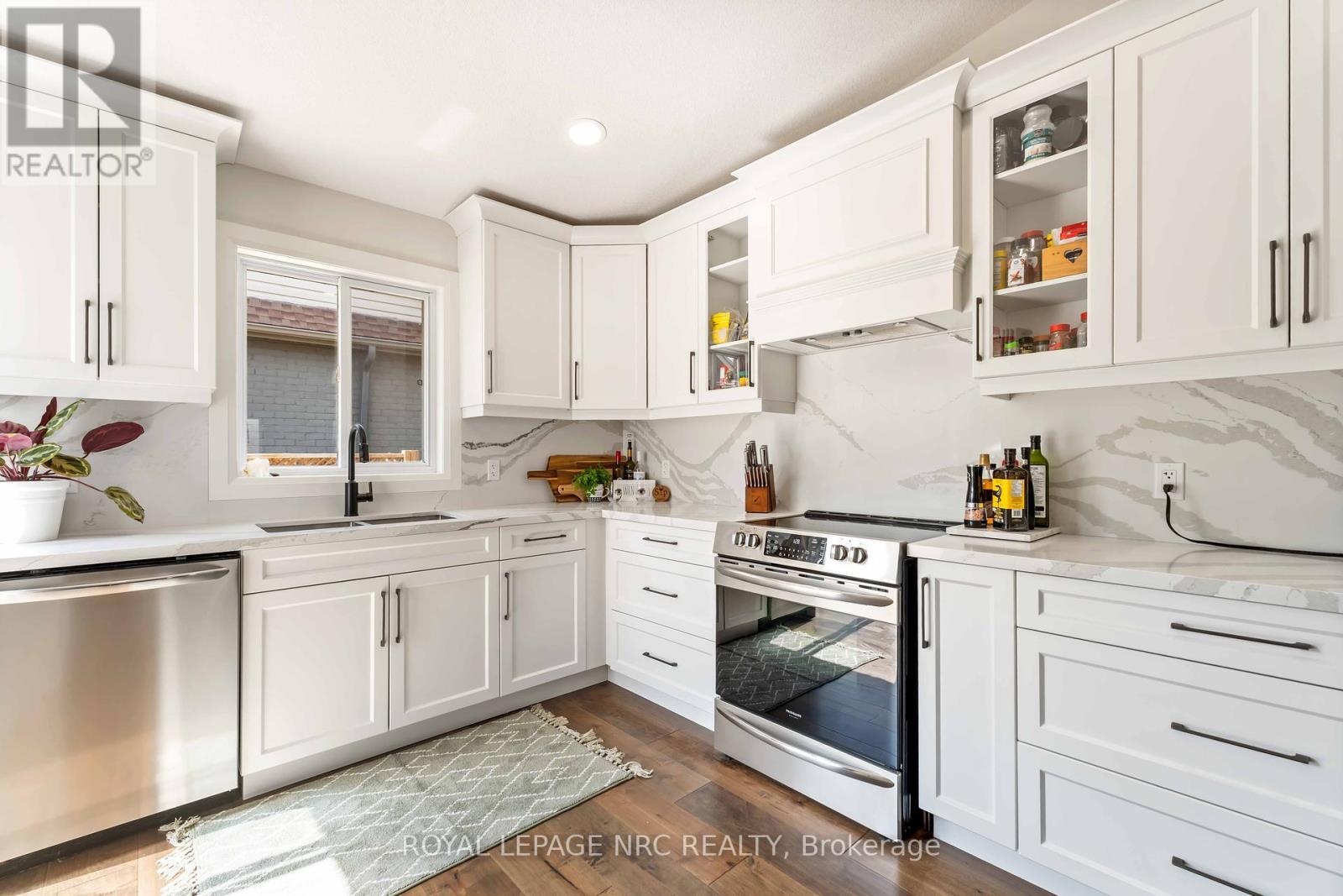 












3680 WEINBRENNER ROAD

,
Niagara Falls (Chippawa),




Ontario
L2G7Y4

