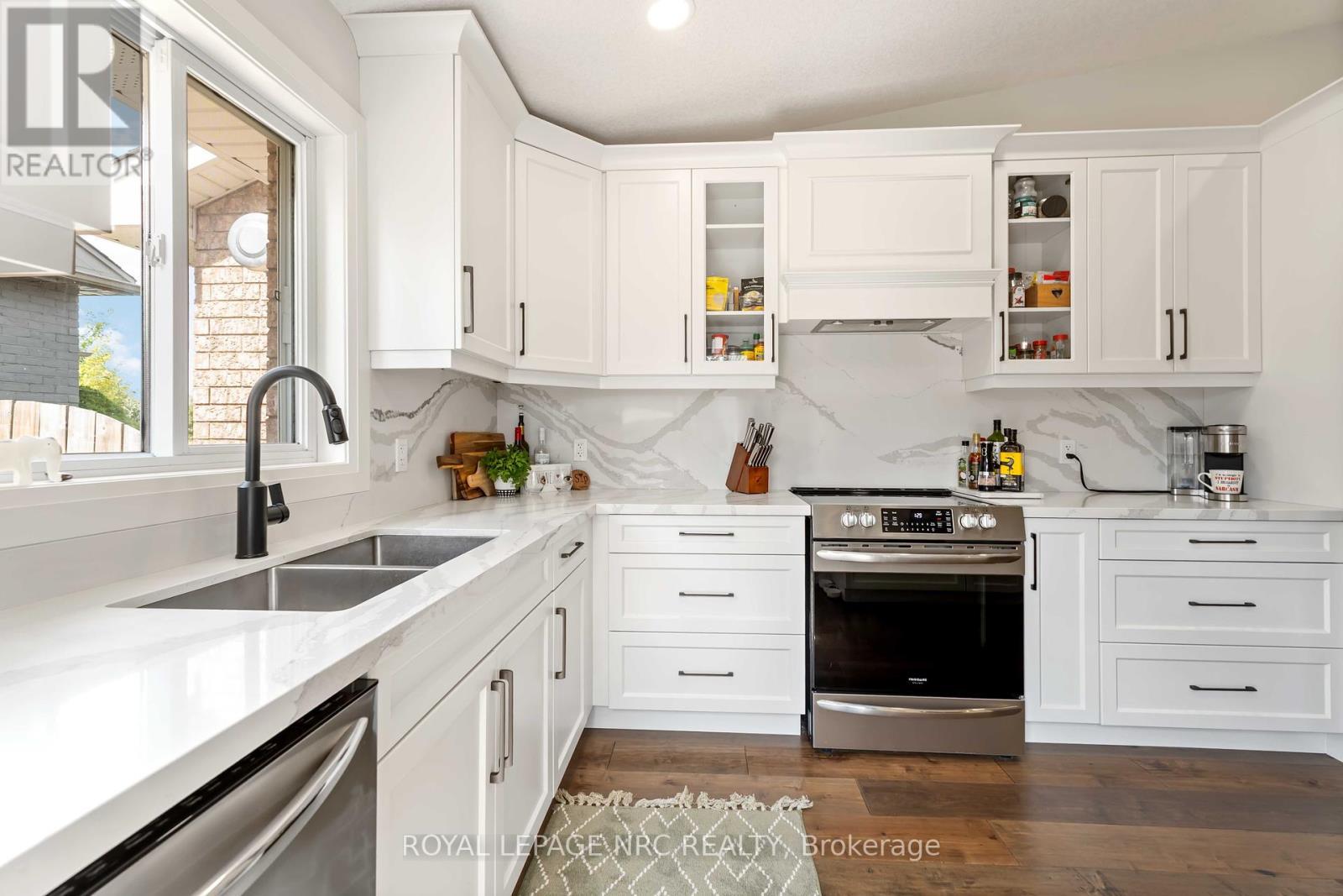 












3680 WEINBRENNER ROAD

,
Niagara Falls (Chippawa),




Ontario
L2G7Y4

