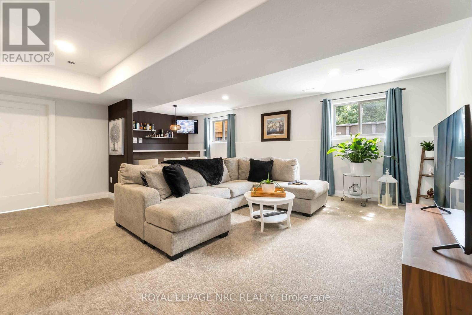 












3680 WEINBRENNER ROAD

,
Niagara Falls (Chippawa),




Ontario
L2G7Y4

