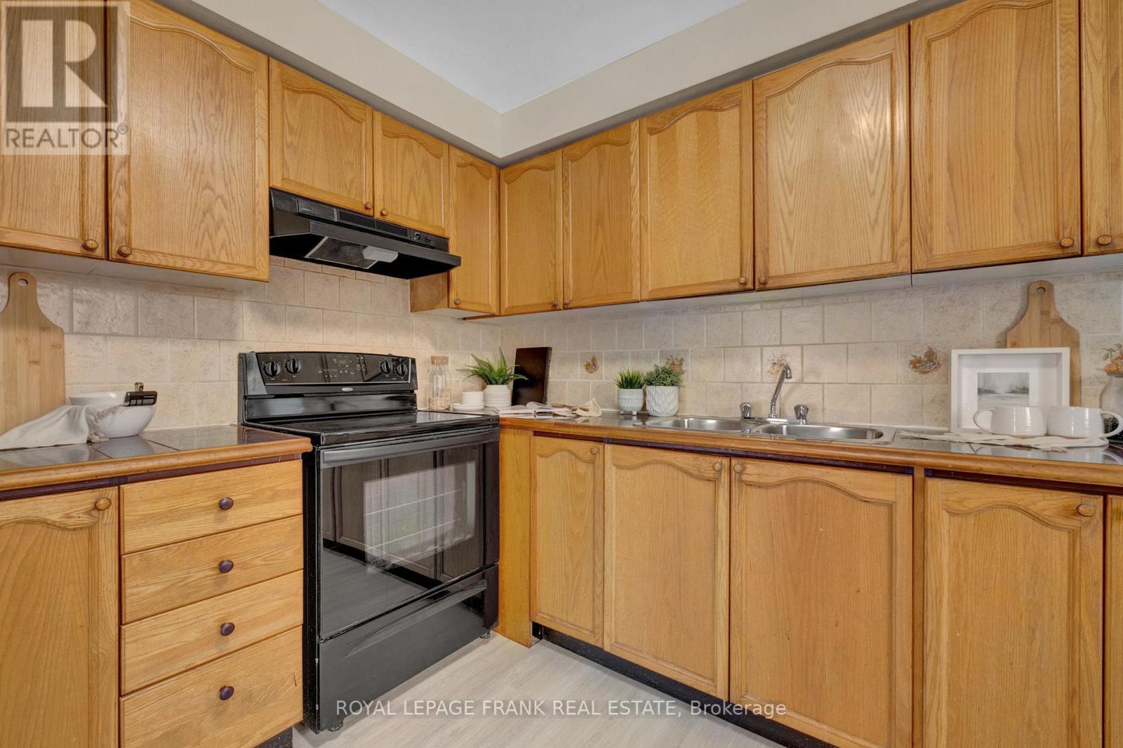 












16 REED DRIVE

,
Ajax (Central),




Ontario
L1S5S3

