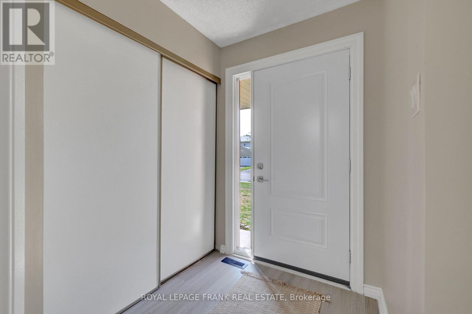 












16 REED DRIVE

,
Ajax (Central),




Ontario
L1S5S3

