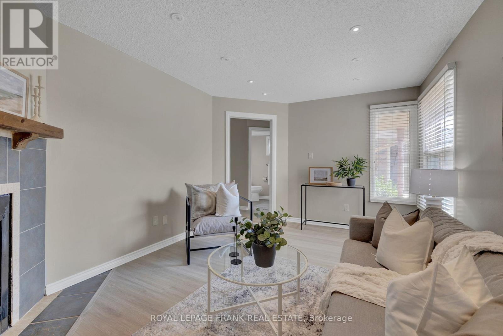 












16 REED DRIVE

,
Ajax (Central),




Ontario
L1S5S3

