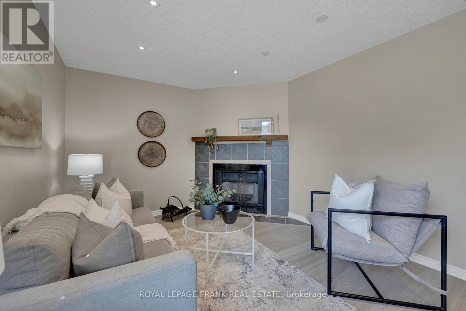 












16 REED DRIVE

,
Ajax (Central),




Ontario
L1S5S3

