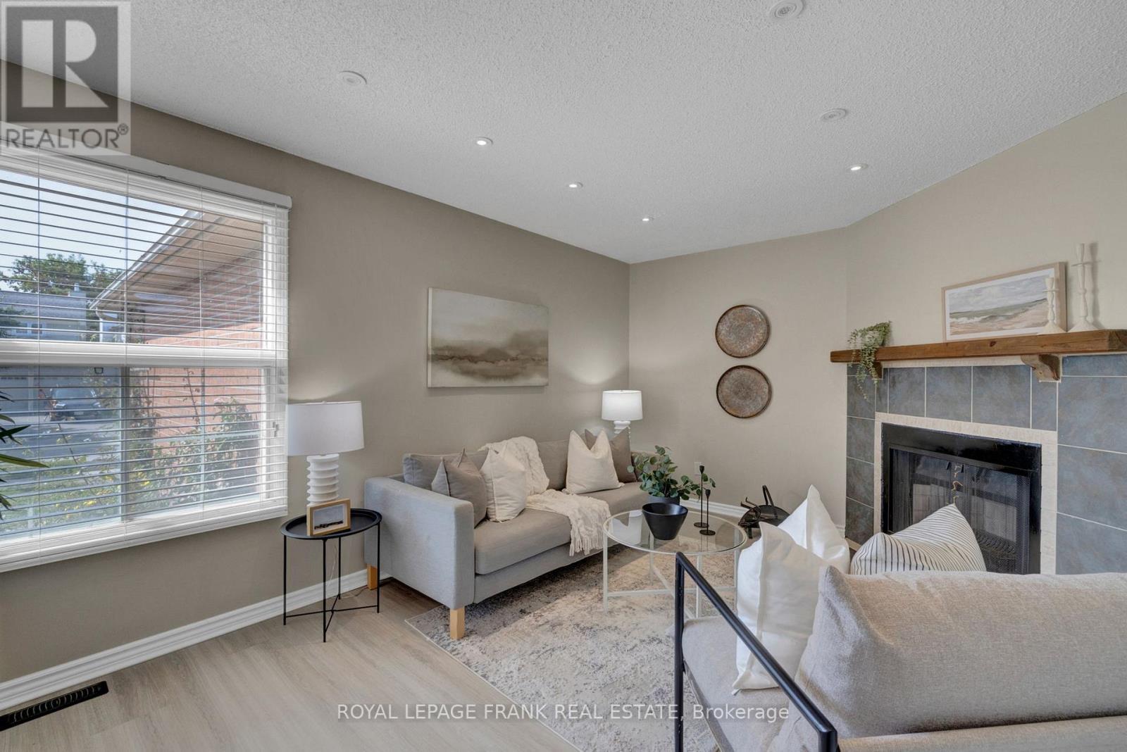 












16 REED DRIVE

,
Ajax (Central),




Ontario
L1S5S3

