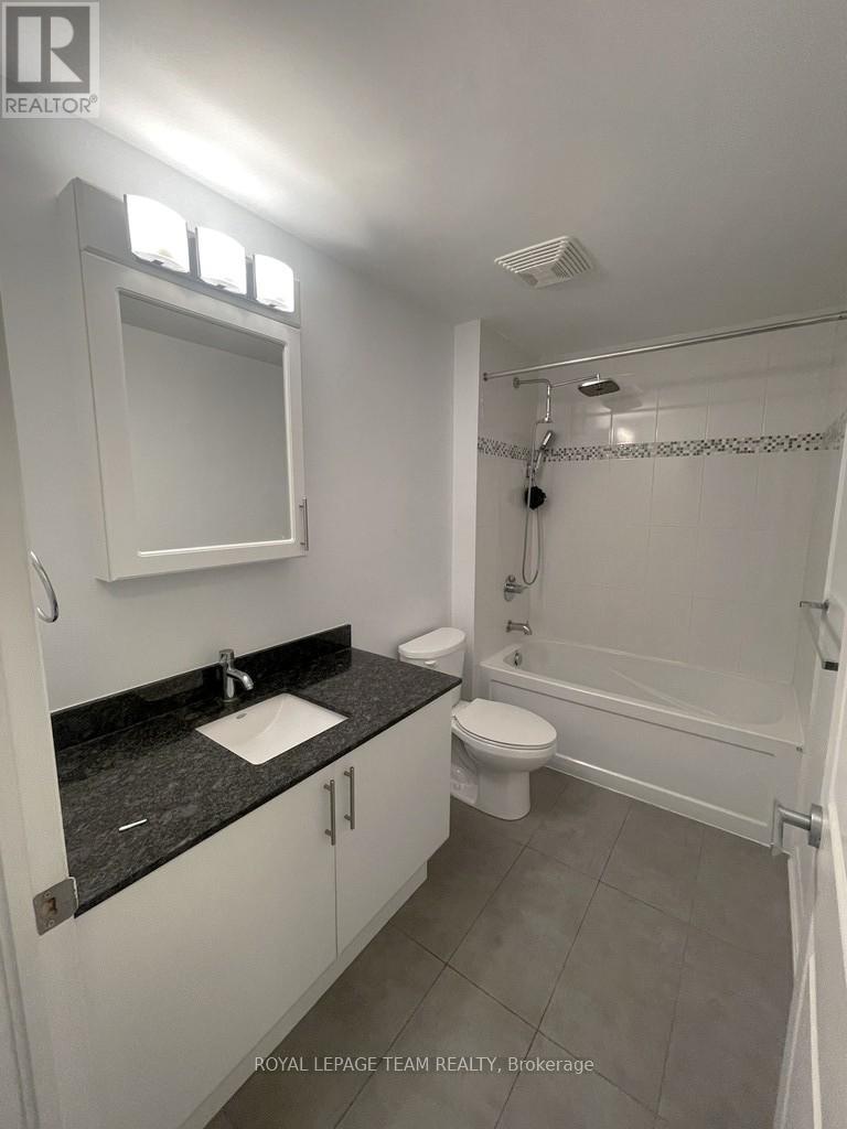 












2009 - 242 RIDEAU STREET

,
Ottawa,




Ontario
K1N0B7

