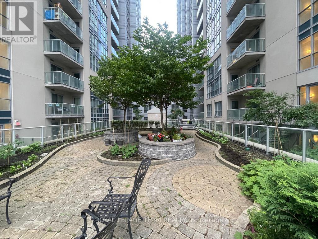 












2009 - 242 RIDEAU STREET

,
Ottawa,




Ontario
K1N0B7


