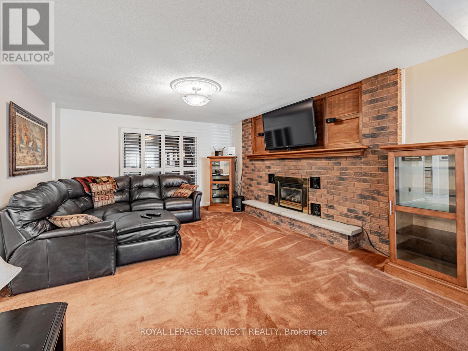 












642 SHEPPARD AVENUE

,
Pickering,




Ontario
L1V1G3

