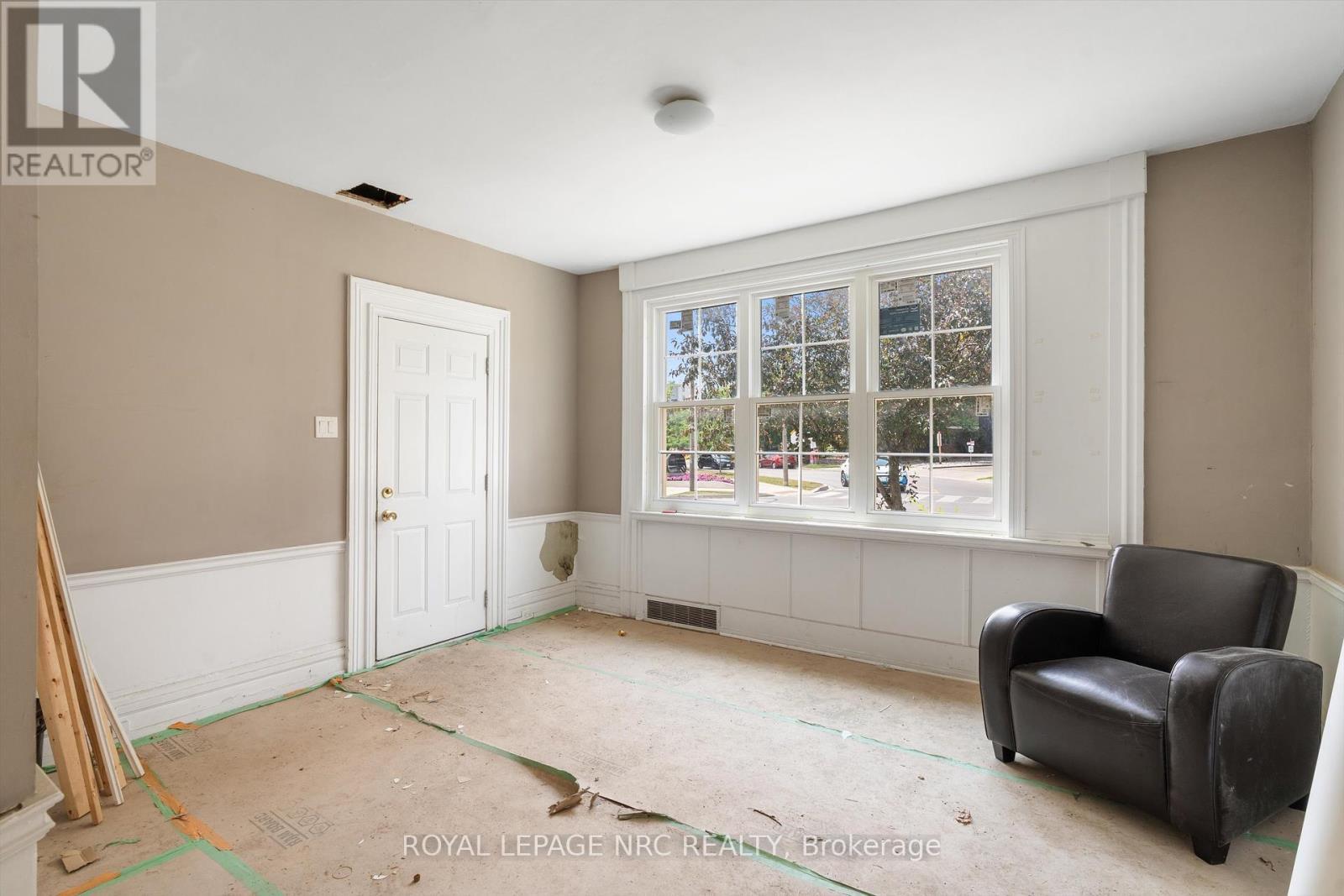 












228 KING STREET

,
St. Catharines (Downtown),




Ontario
L2R3J9

