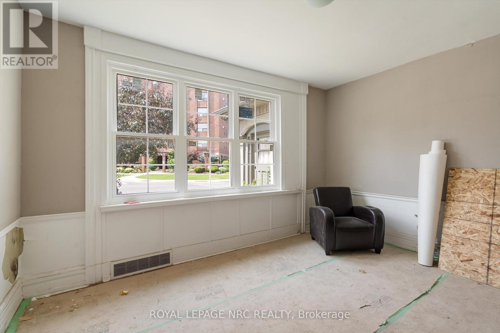 












228 KING STREET

,
St. Catharines (Downtown),




Ontario
L2R3J9

