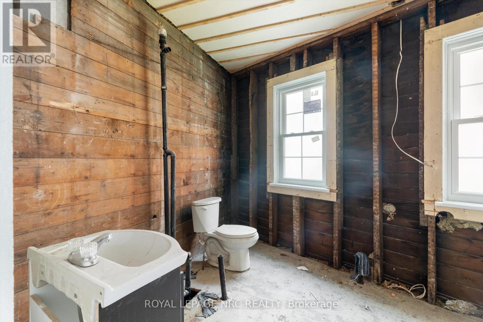 












228 KING STREET

,
St. Catharines (Downtown),




Ontario
L2R3J9

