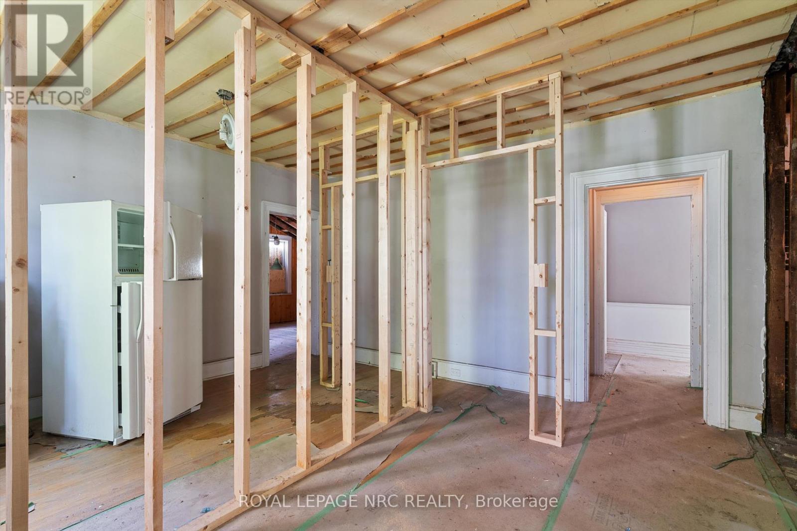 












228 KING STREET

,
St. Catharines (Downtown),




Ontario
L2R3J9

