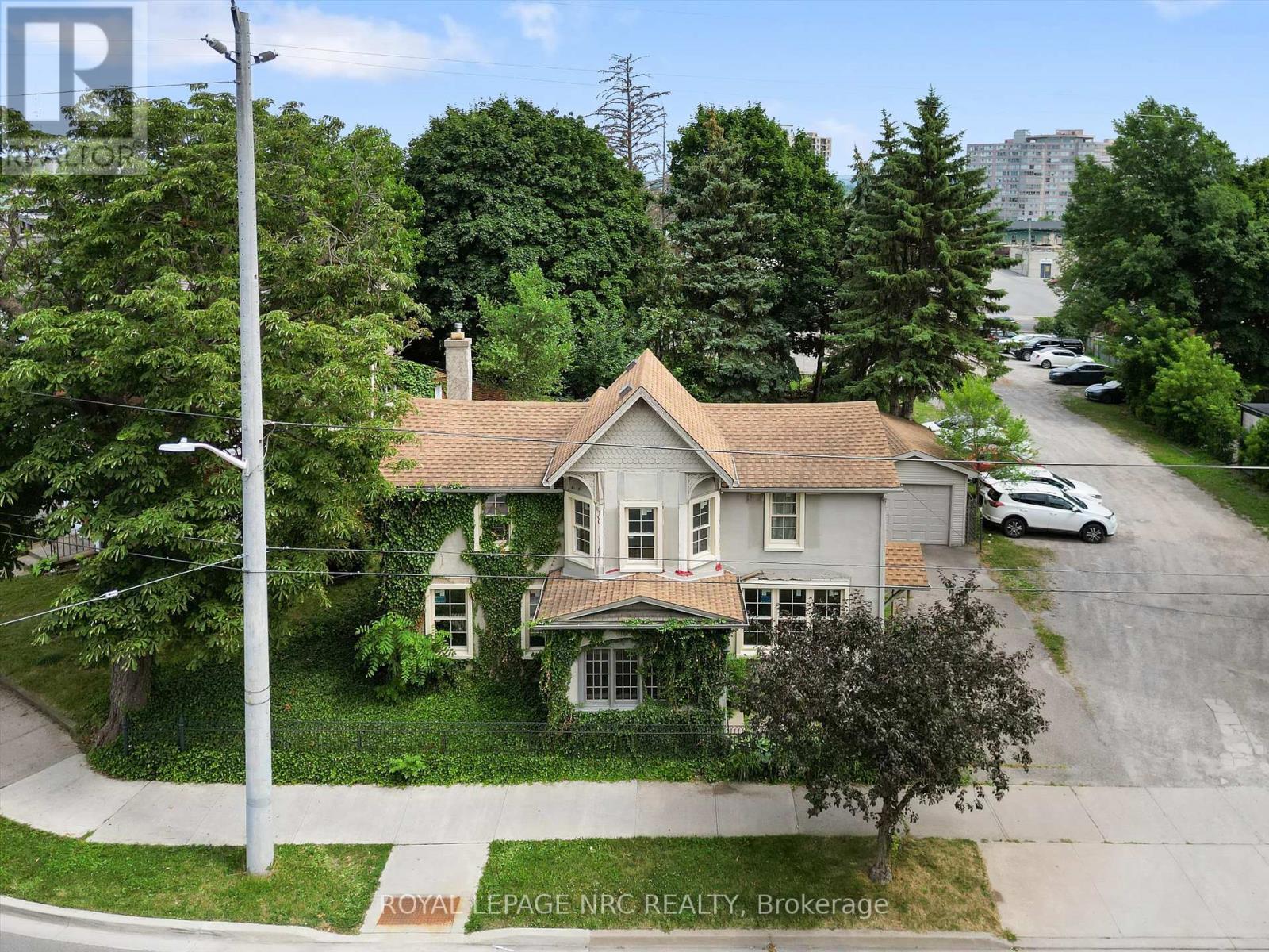 












228 KING STREET

,
St. Catharines (Downtown),




Ontario
L2R3J9

