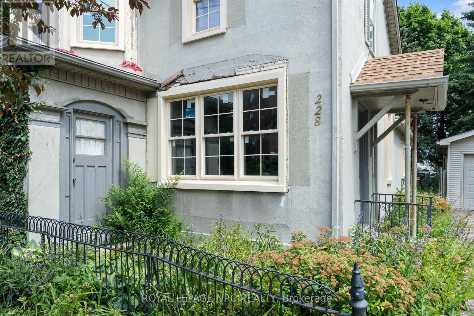 












228 KING STREET

,
St. Catharines (Downtown),




Ontario
L2R3J9

